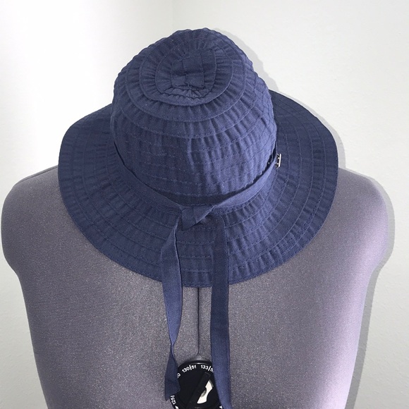 Basic blue hat - Picture 3 of 5